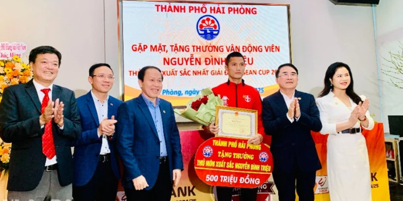 dinh-trieu-trong-mo-toi-cung-khong-nghi-rang-co-ngay-minh-tro-thanh-thu-mon-xuat-sac-nhat-dna